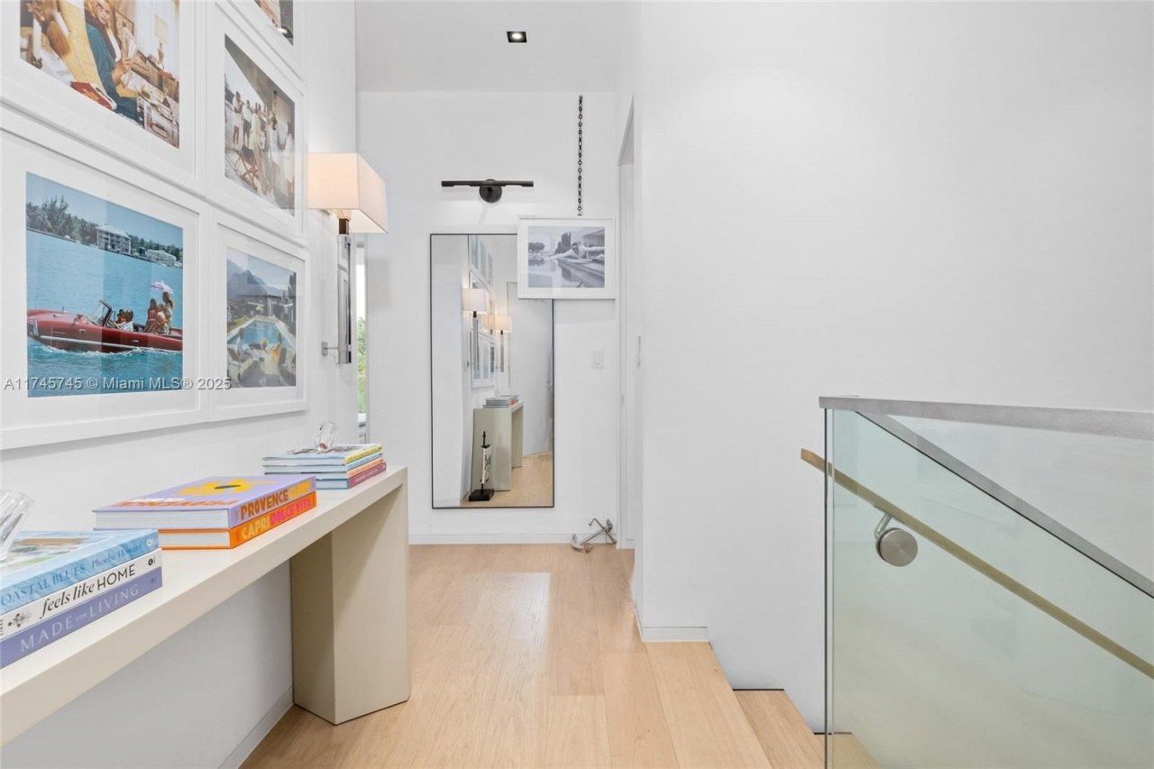 810 W 47th Ct - The Ritz Carlton Miami Beach, Miami Beach, FL 33140 Photo