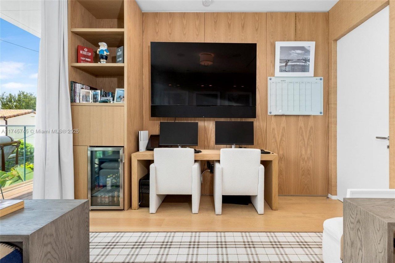 810 W 47th Ct - The Ritz Carlton Miami Beach, Miami Beach, FL 33140 Photo