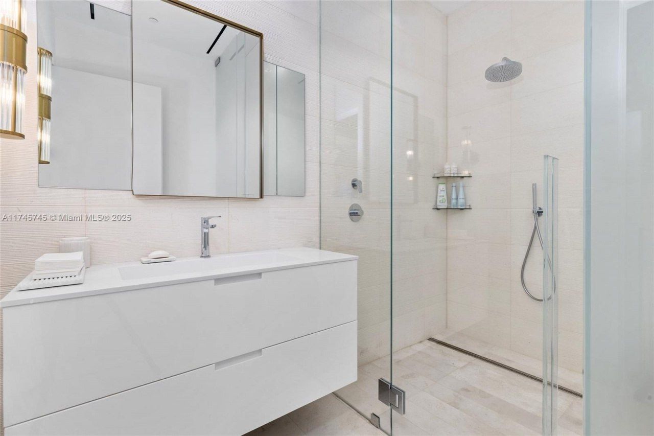 810 W 47th Ct - The Ritz Carlton Miami Beach, Miami Beach, FL 33140 Photo