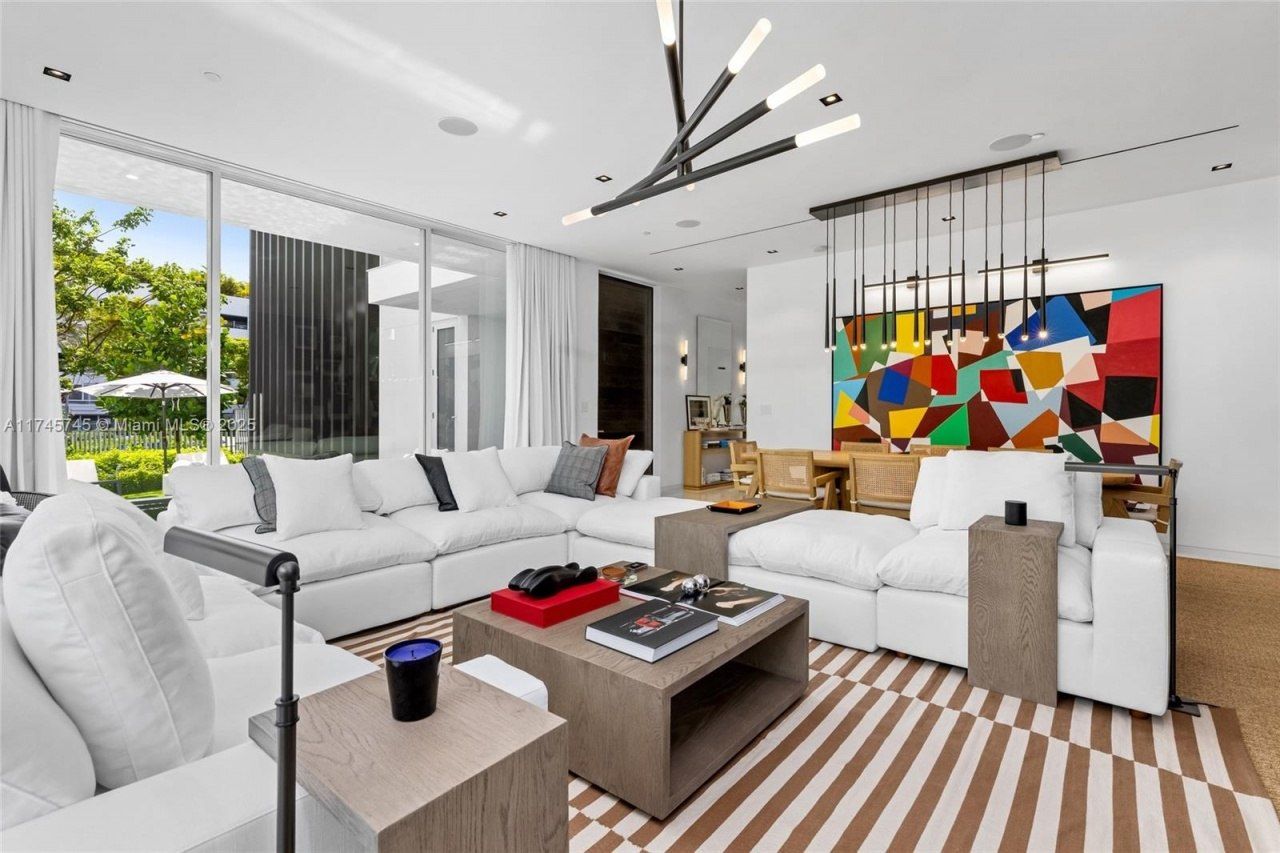 810 W 47th Ct - The Ritz Carlton Miami Beach, Miami Beach, FL 33140 Photo