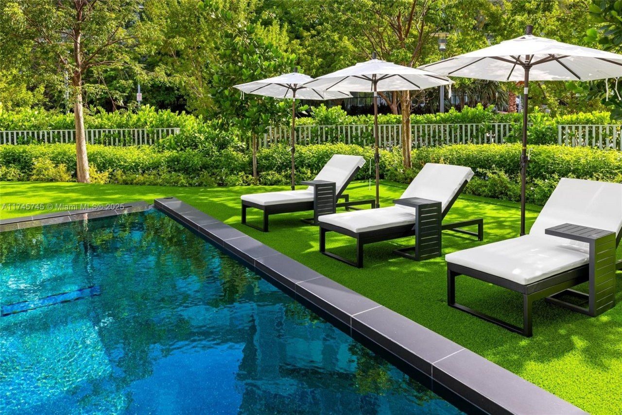 810 W 47th Ct - The Ritz Carlton Miami Beach, Miami Beach, FL 33140 Photo