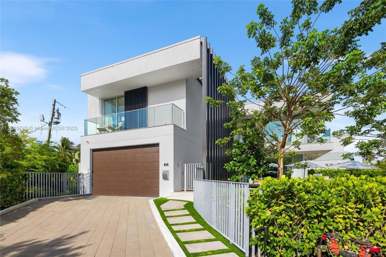 810 W 47th Ct - The Ritz Carlton Miami Beach, Miami Beach, FL 33140 Photo