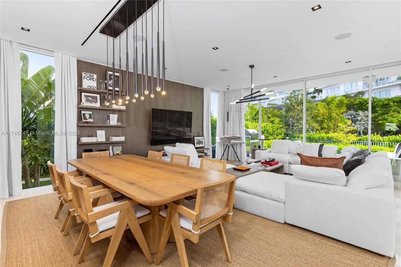 810 W 47th Ct - The Ritz Carlton Miami Beach, Miami Beach, FL 33140 Photo