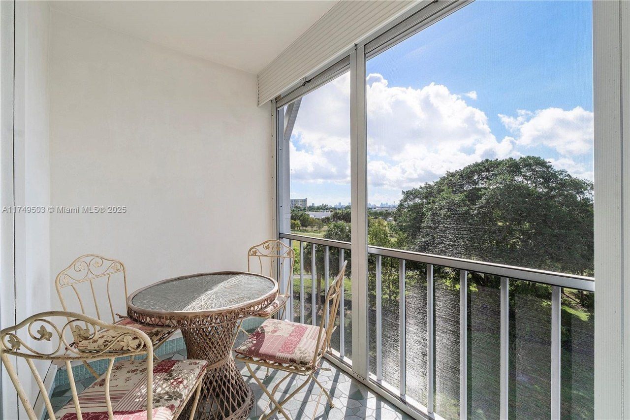 4800 Hillcrest Ln, Unit 514, Hollywood, FL 33021 Photo