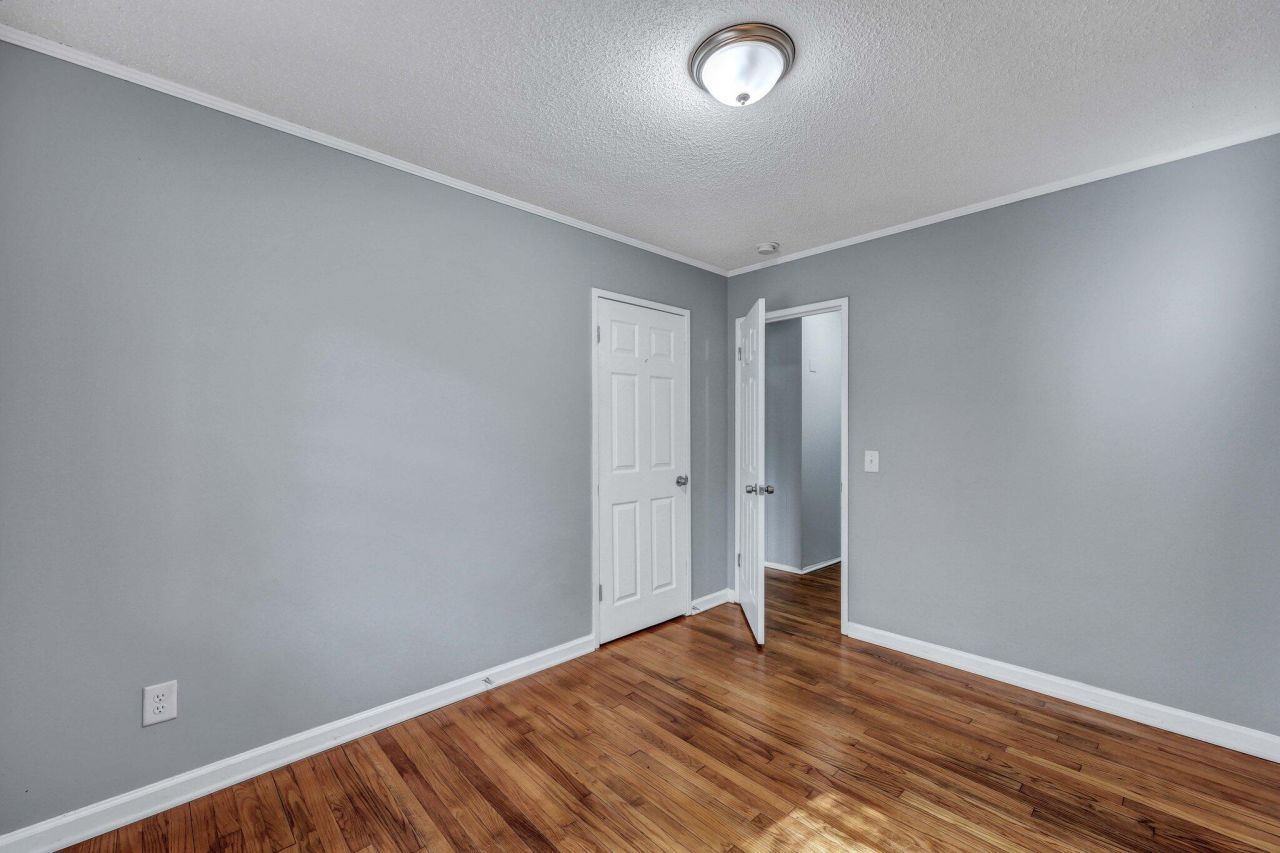 1652 Larry Street Photo 11