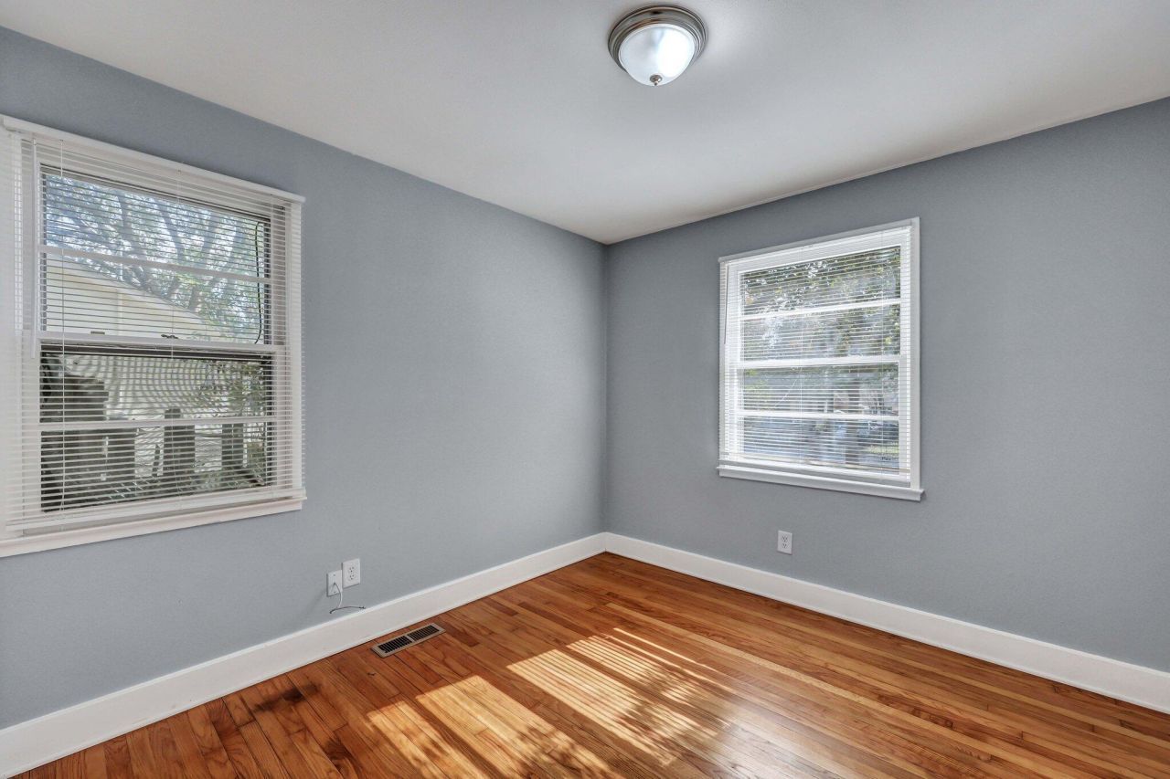1652 Larry Street Photo 12