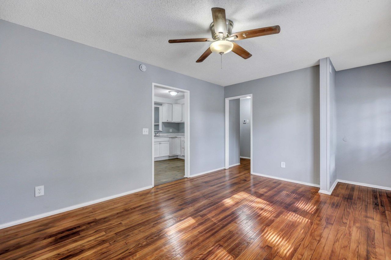 1652 Larry Street Photo 16