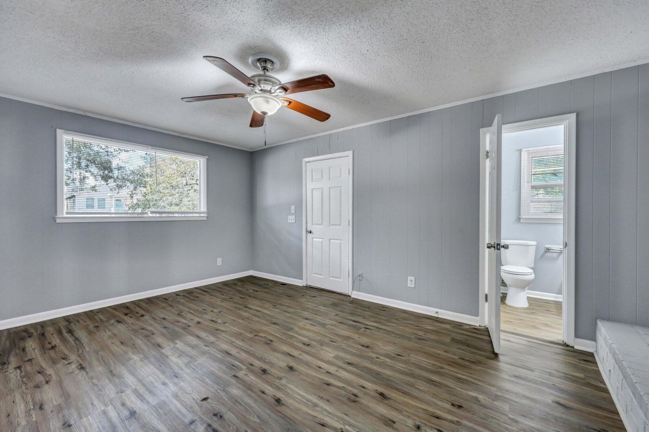 1652 Larry Street Photo 17