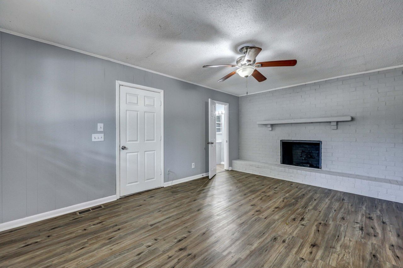 1652 Larry Street Photo 18
