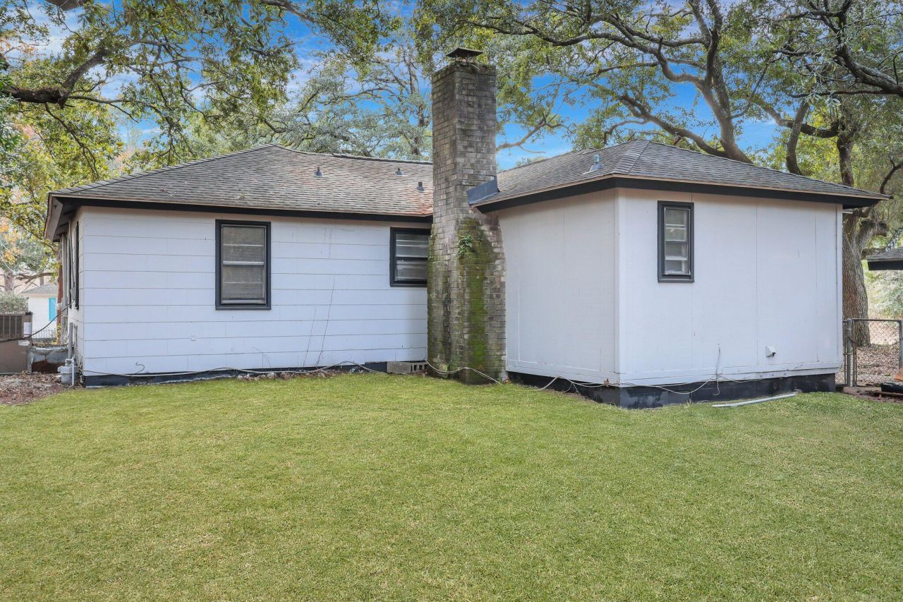 1652 Larry Street Photo 20