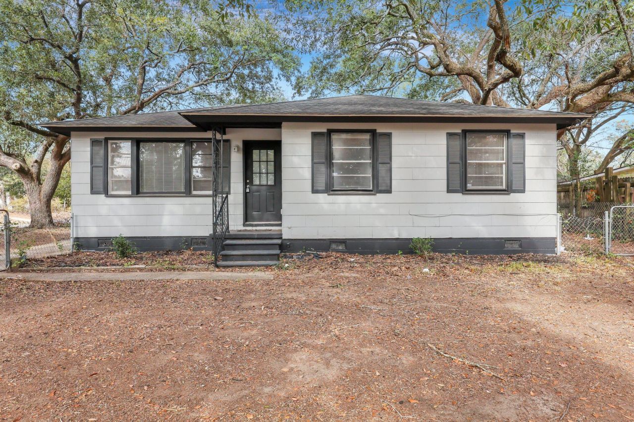1652 Larry Street Photo 21