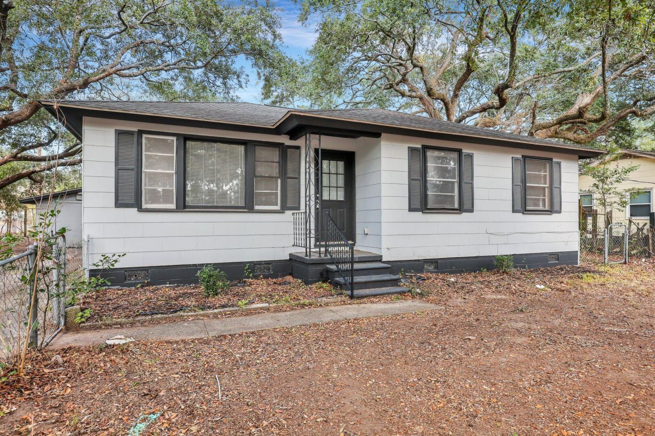 1652 Larry Street Photo 22