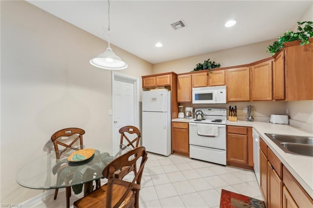 3327 Dandolo Cir, Cape Coral, FL 33909 Photo