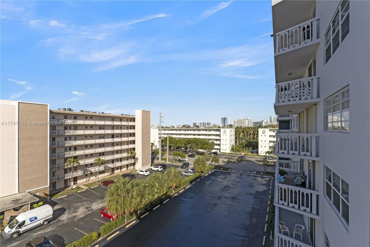 401 NE 14th Ave, Unit 603, Hallandale Beach, FL 33009 Photo