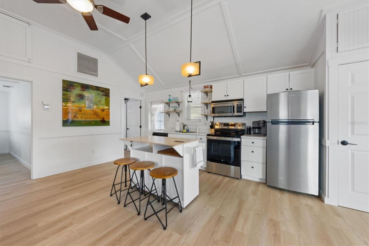 2408 Avenue B, Bradenton Beach, FL 34217 Photo