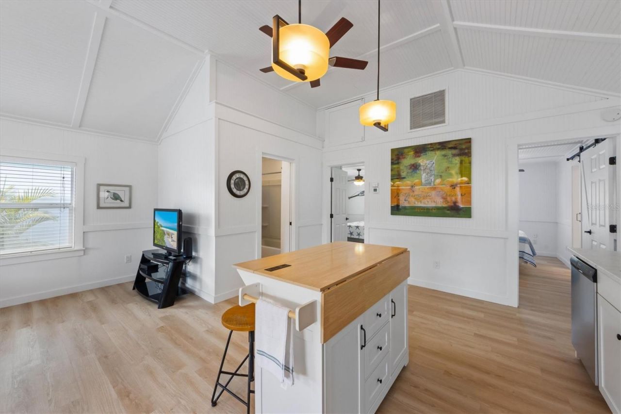 2408 Avenue B, Bradenton Beach, FL 34217 Photo