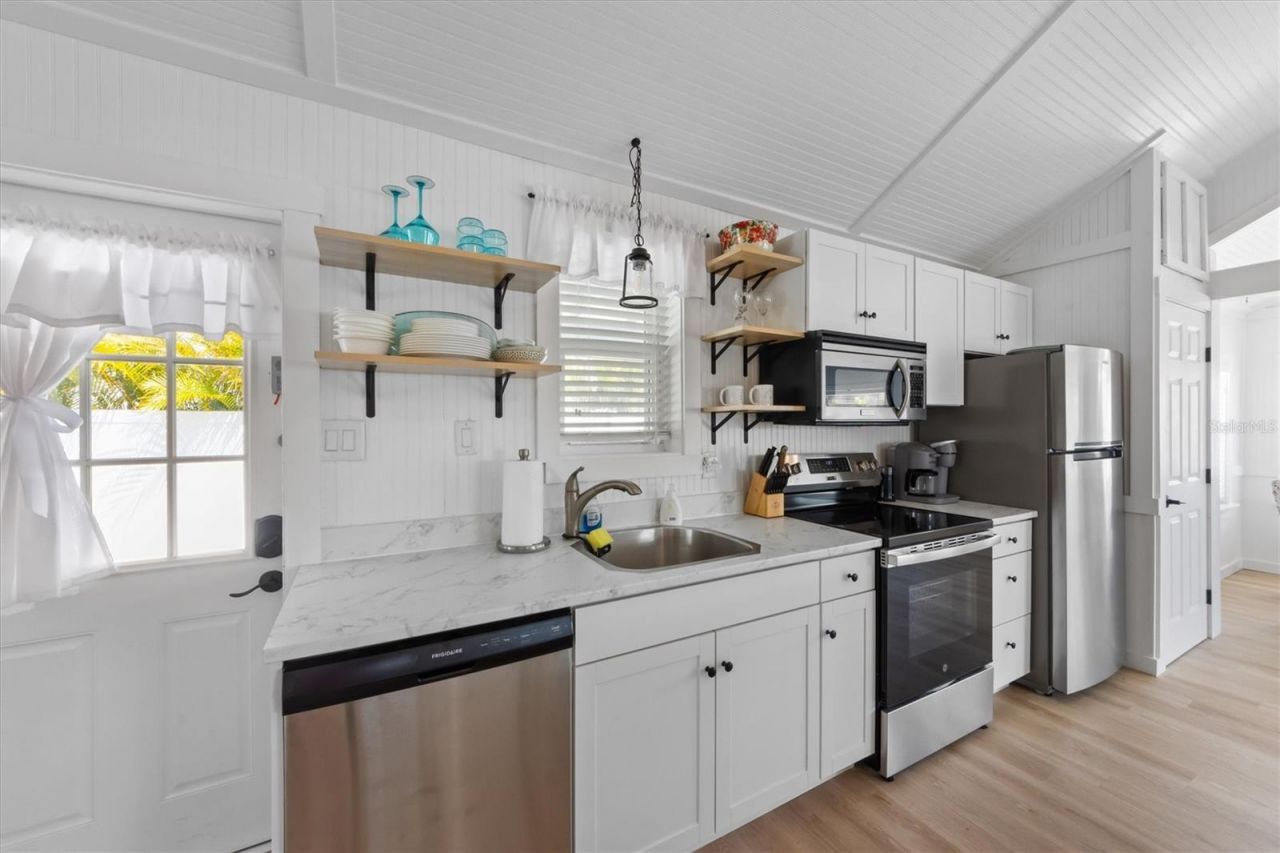 2408 Avenue B, Bradenton Beach, FL 34217 Photo