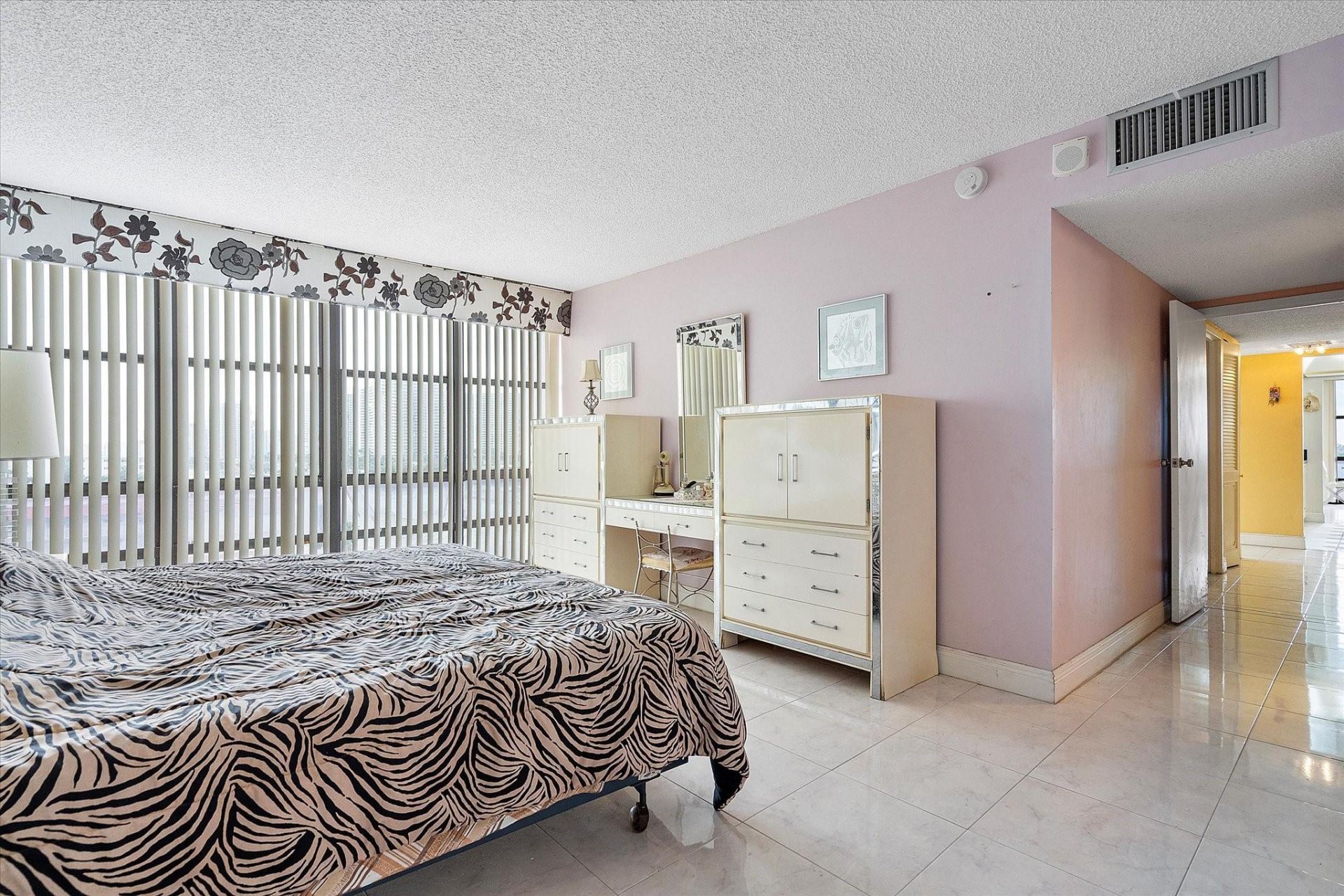 2017 S Ocean Drive, Unit 710, Hallandale Beach, FL 33009 Photo