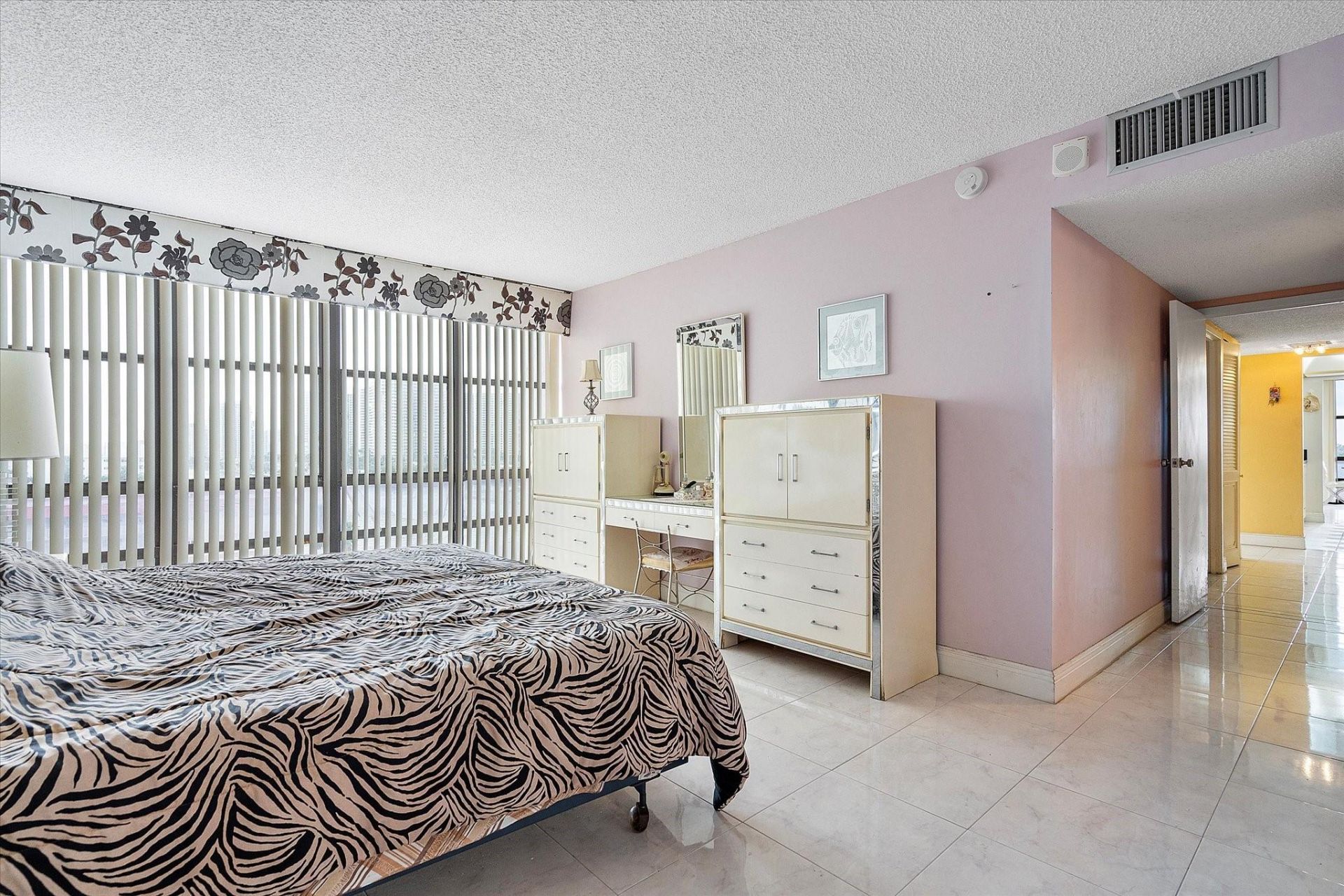 2017 S Ocean Drive, Unit 710, Hallandale Beach, FL 33009 Photo