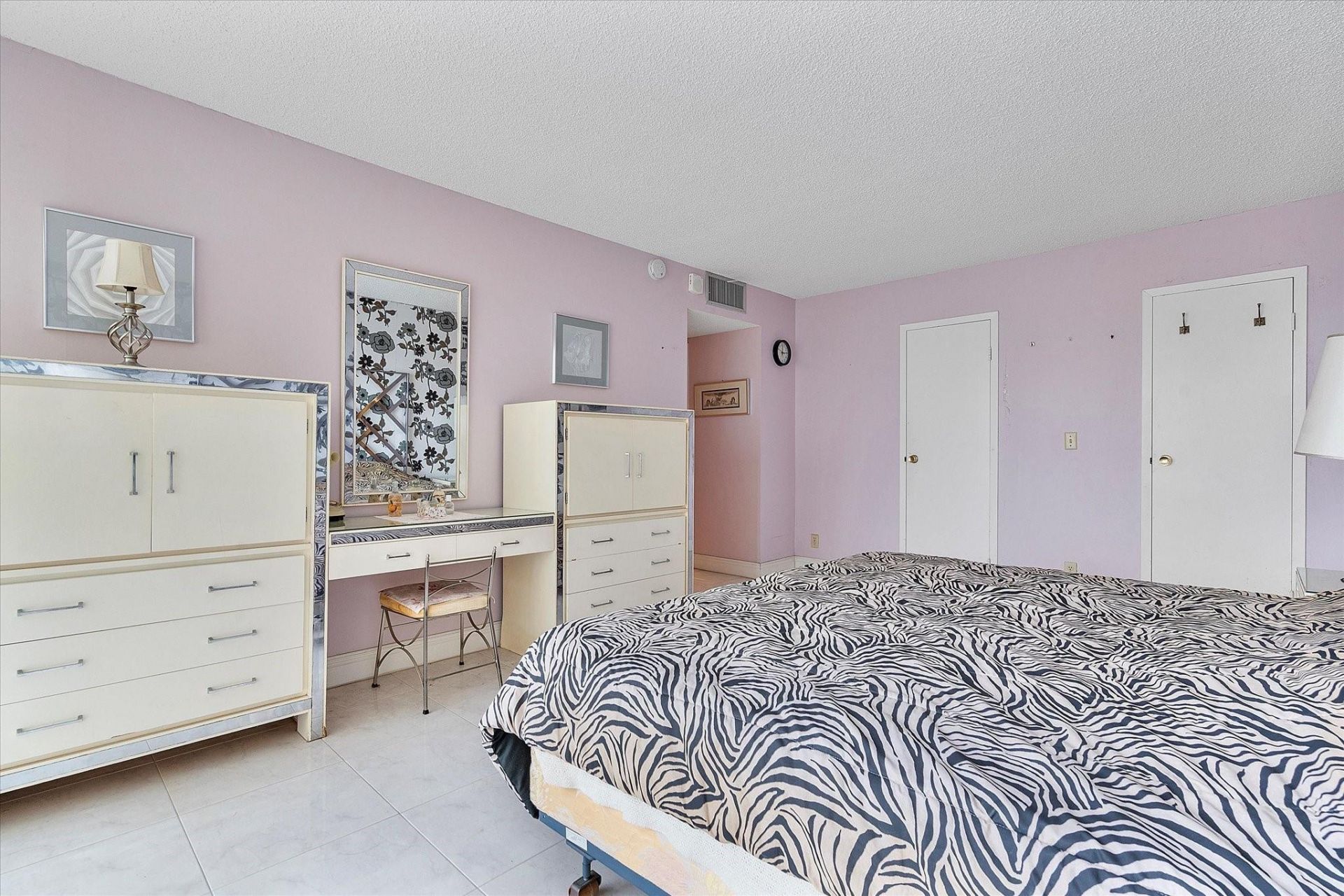 2017 S Ocean Drive, Unit 710, Hallandale Beach, FL 33009 Photo