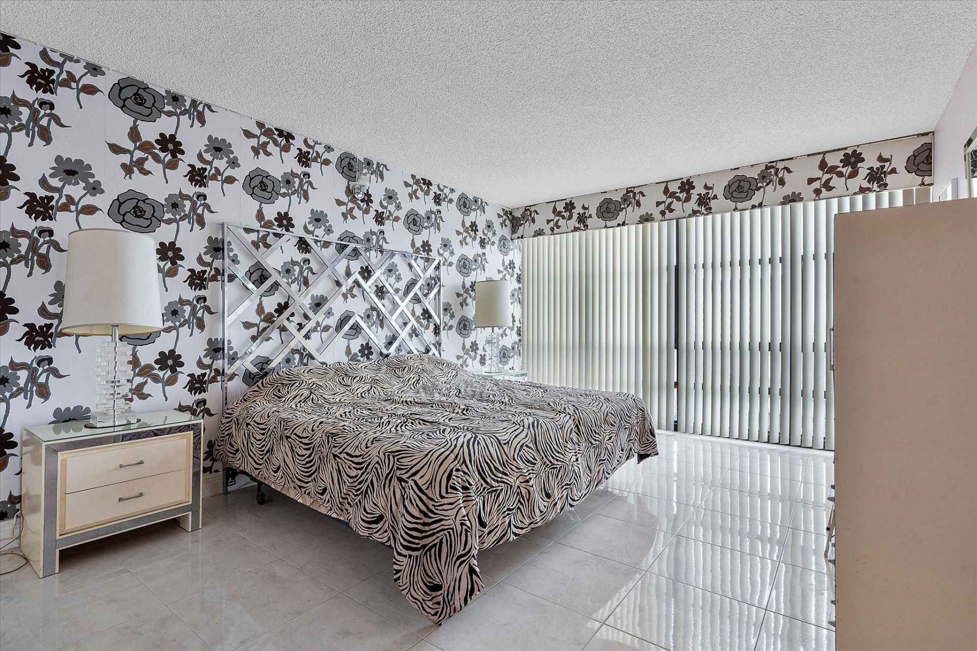 2017 S Ocean Drive, Unit 710, Hallandale Beach, FL 33009 Photo