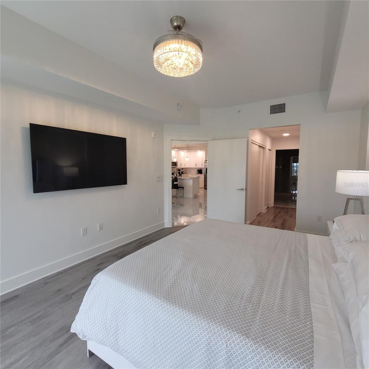 415 Island Way, Unit 407, Clearwater Beach, FL 33767 Photo