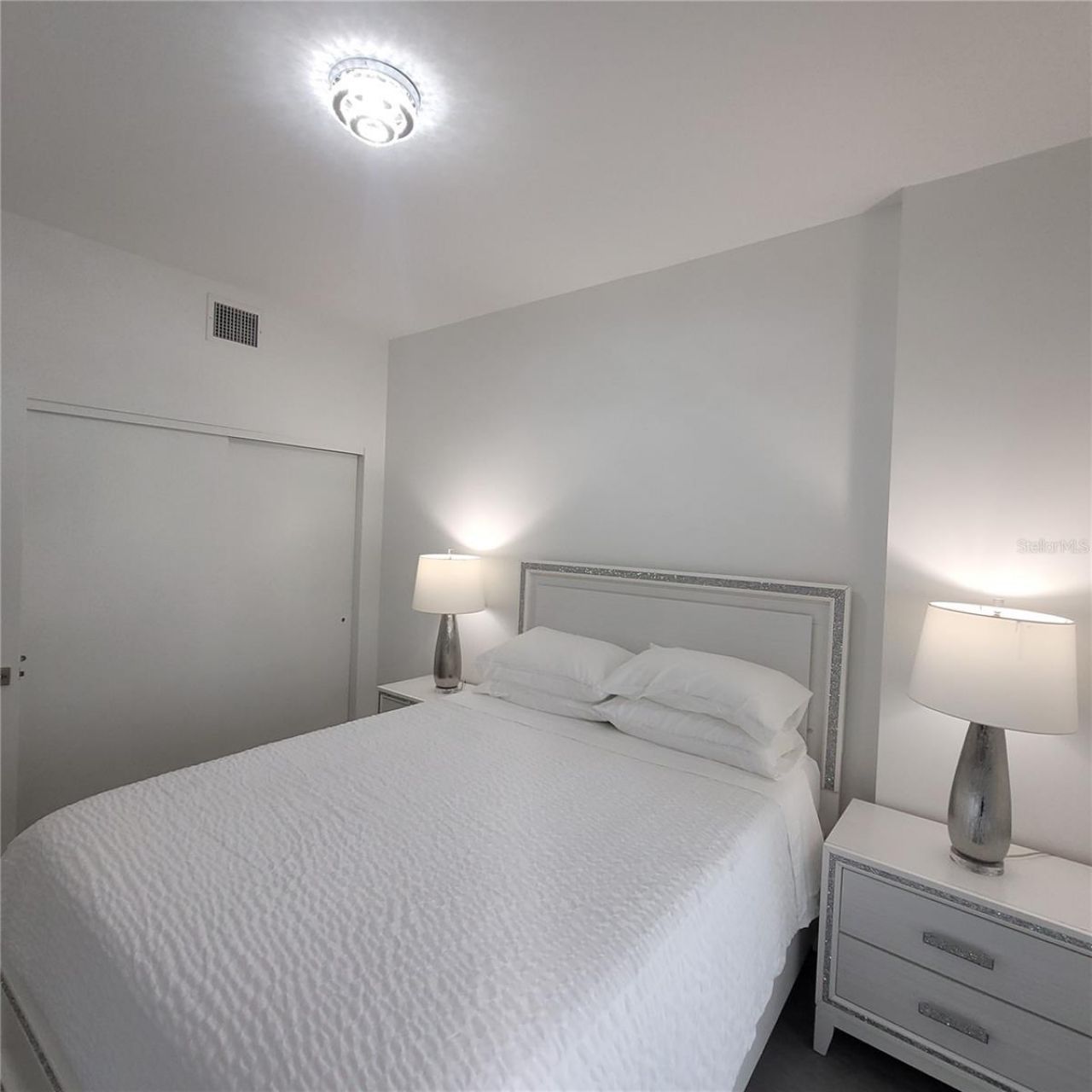 415 Island Way, Unit 407, Clearwater Beach, FL 33767 Photo