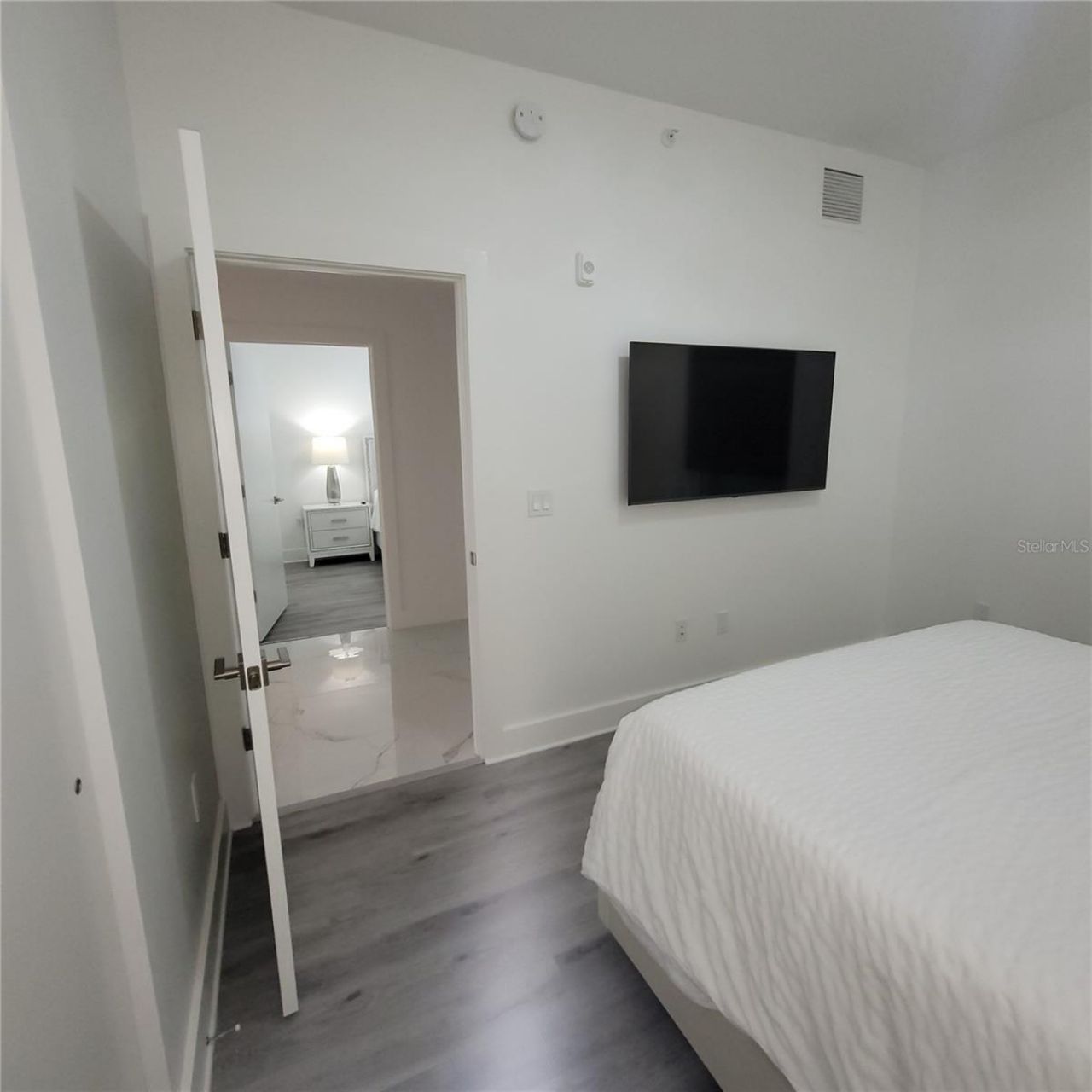 415 Island Way, Unit 407, Clearwater Beach, FL 33767 Photo