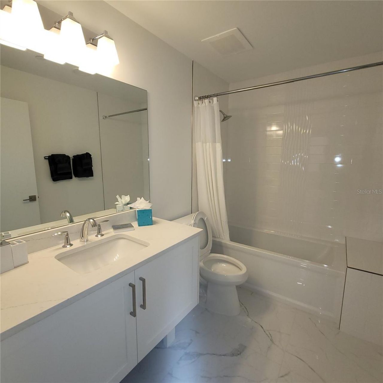 415 Island Way, Unit 407, Clearwater Beach, FL 33767 Photo
