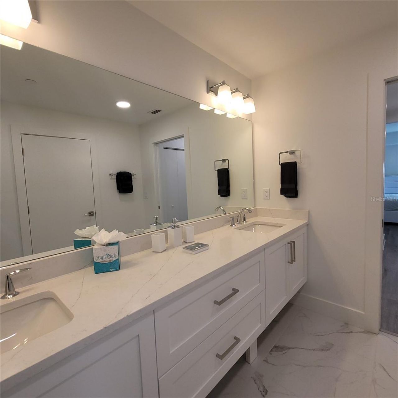 415 Island Way, Unit 407, Clearwater Beach, FL 33767 Photo