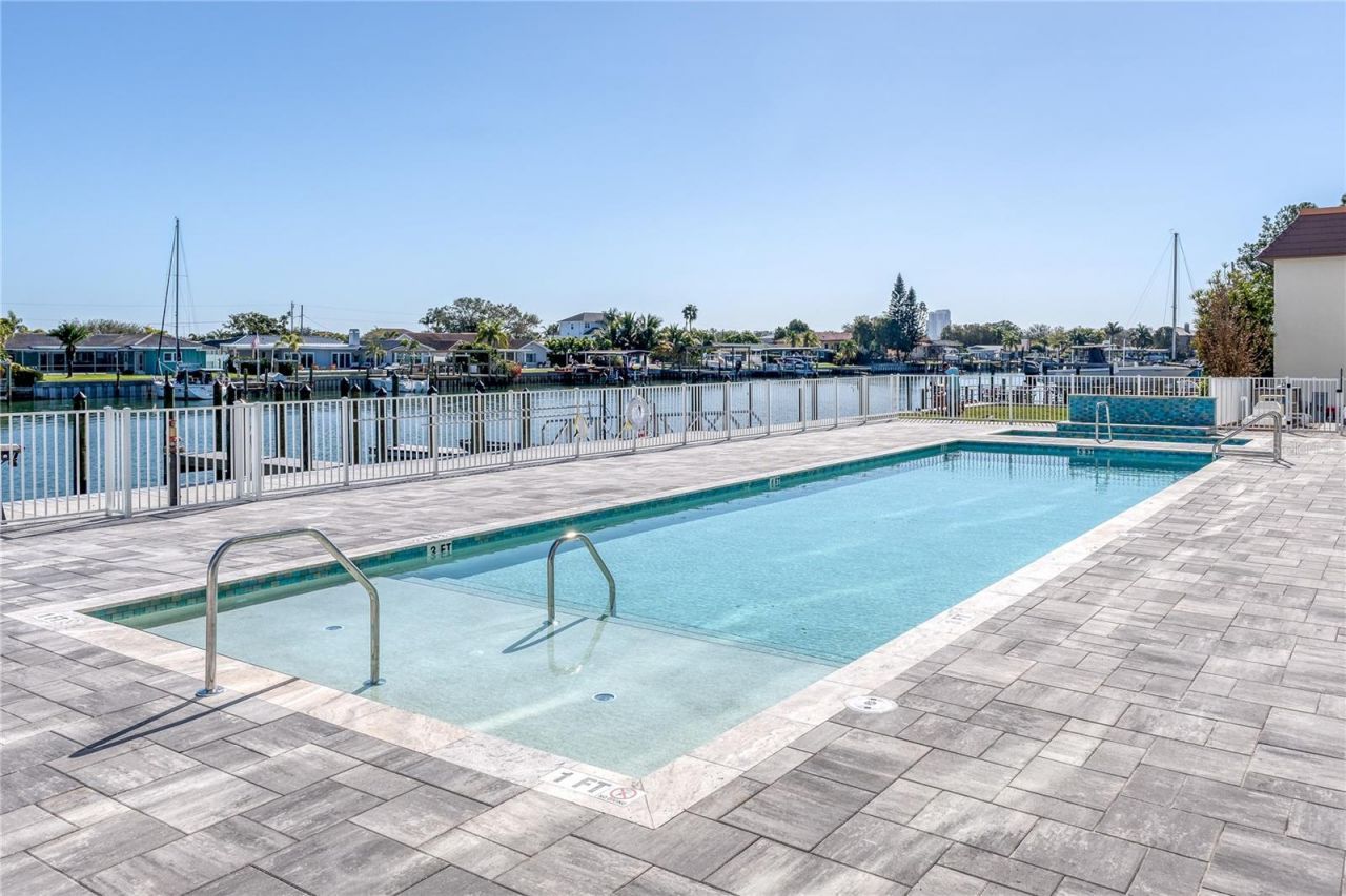 415 Island Way, Unit 407, Clearwater Beach, FL 33767 Photo