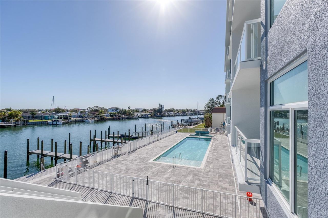 415 Island Way, Unit 407, Clearwater Beach, FL 33767 Photo
