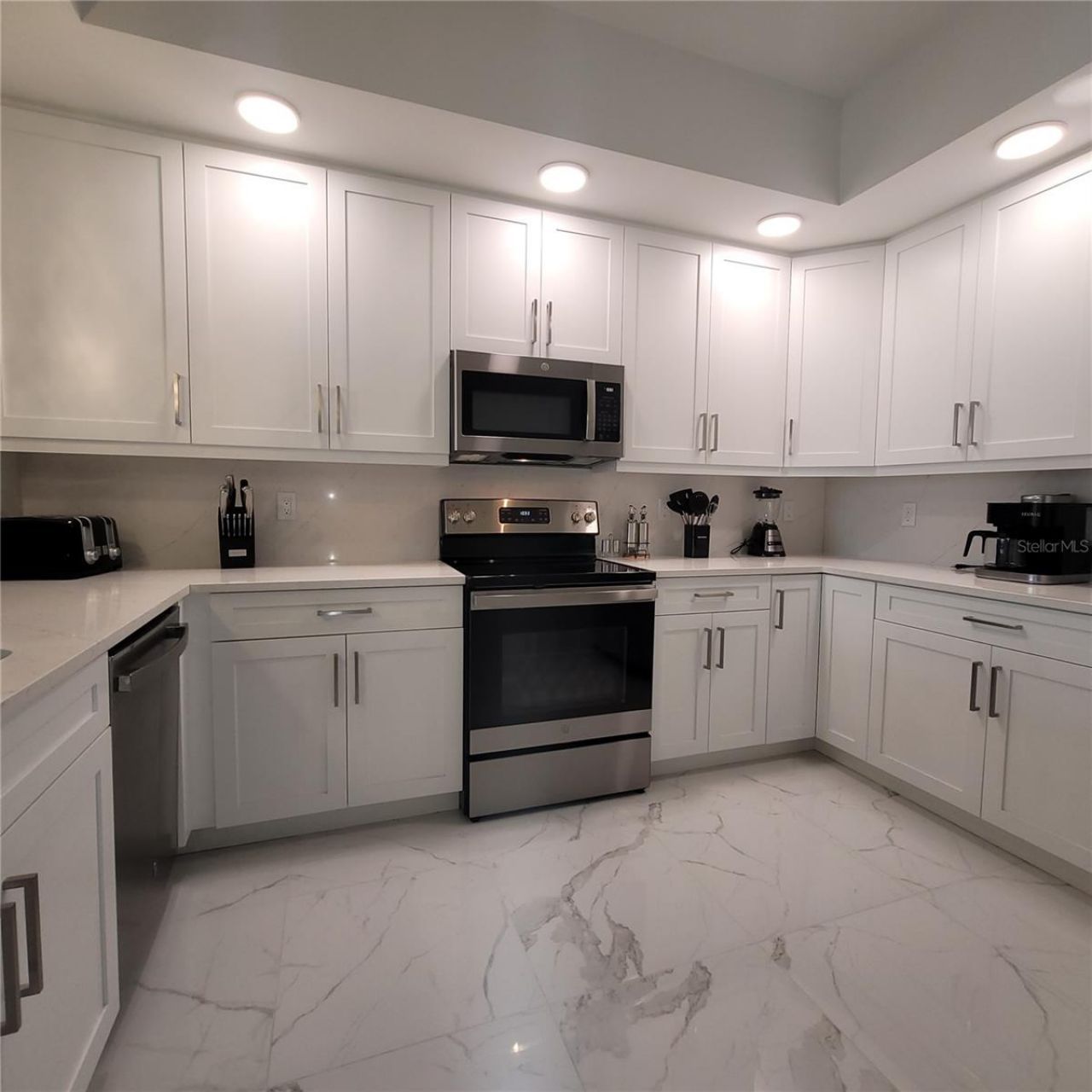 415 Island Way, Unit 407, Clearwater Beach, FL 33767 Photo