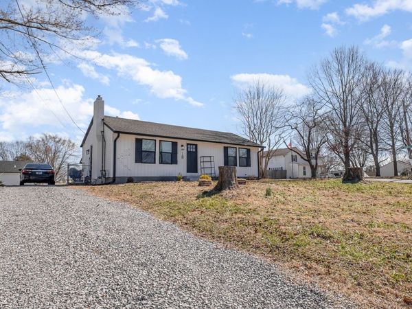 1100 S Russell St, Portland, TN 37148