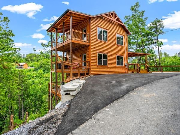 1864 Blue Tick Way, Sevierville, TN 37876