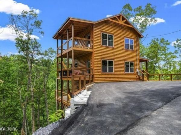 1868 Blue Tick Way, Sevierville, TN 37876