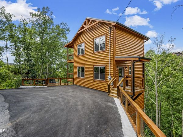 1868 Blue Tick Way Way, Sevierville, TN 37876