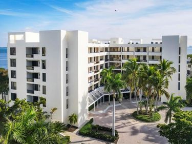 1930 HARBOURSIDE DRIVE, Unit 134, LONGBOAT KEY, FL 34228