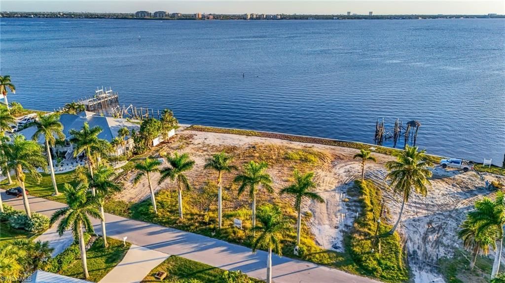 648 Coral Dr, Cape Coral, FL 33904 Photo