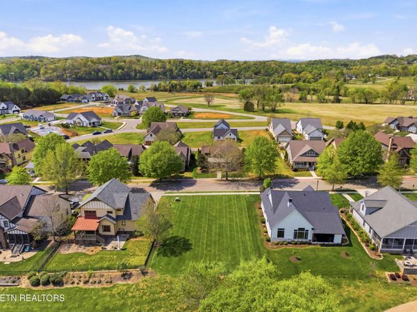 595 Bobcat Run Drive, Loudon, TN 37774