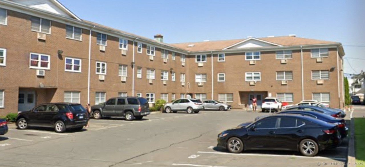 64 Mckinley, Unit b8, Bridgeport, CT 06606 Main Photo