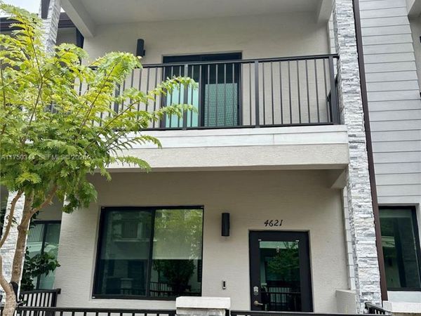 4621 NW 83rd Path, Doral, FL 33166