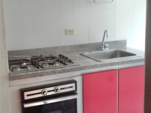 KR 7B 153A 15, Unit 204, FL 00000