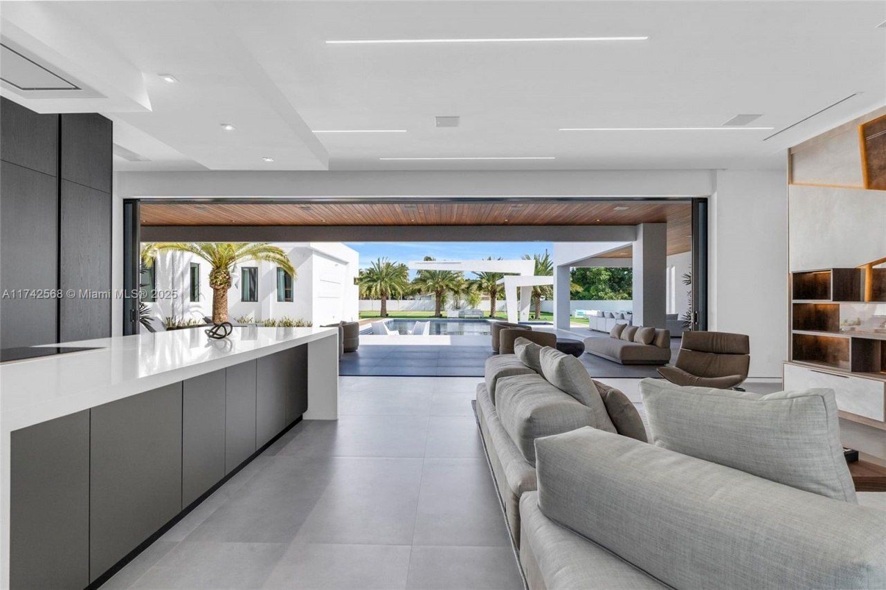 9890 SW 64th St, Miami, FL 33173 Photo