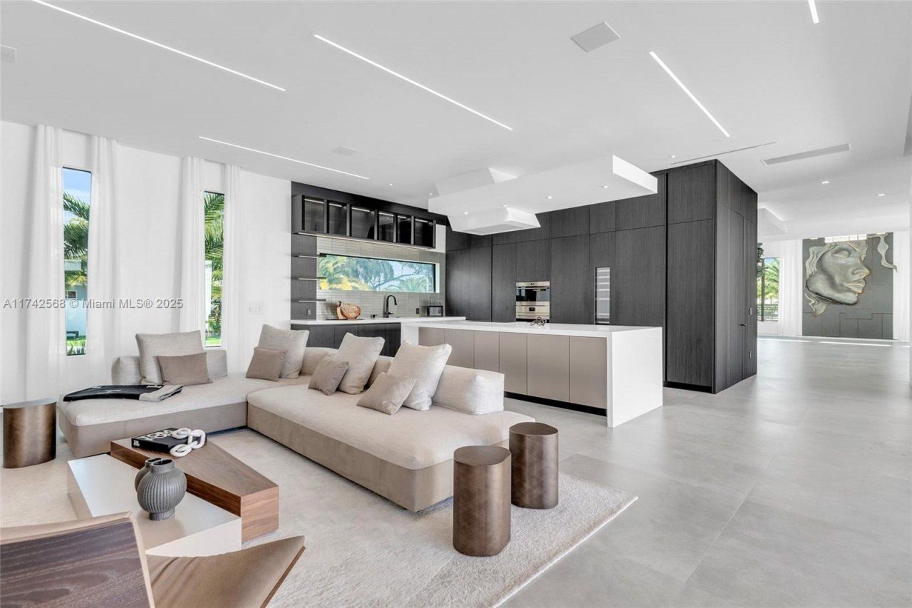 9890 SW 64th St, Miami, FL 33173 Photo