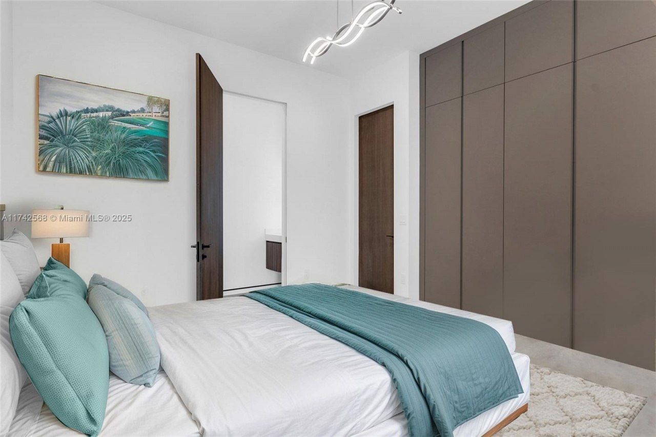 9890 SW 64th St, Miami, FL 33173 Photo