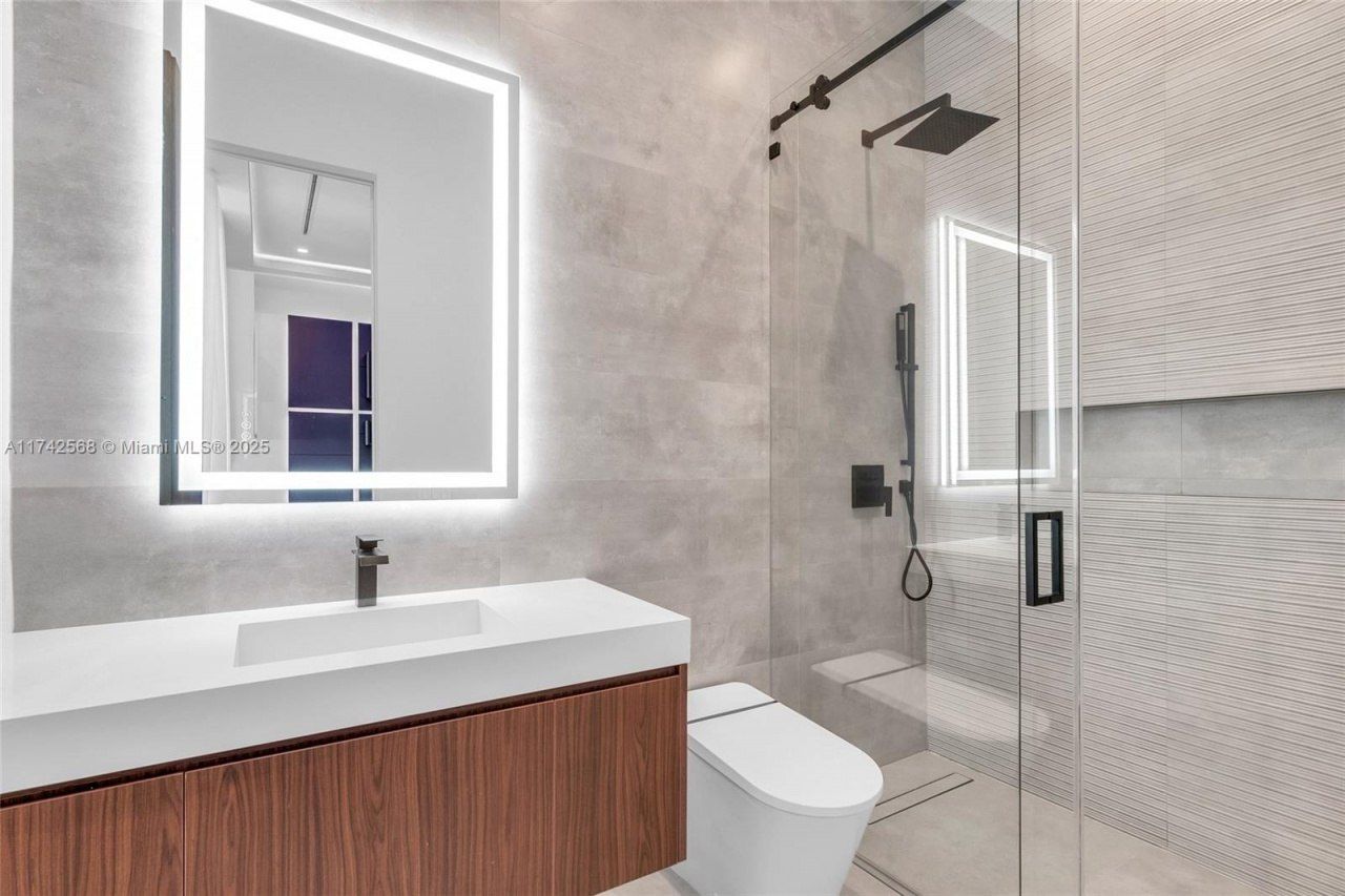 9890 SW 64th St, Miami, FL 33173 Photo