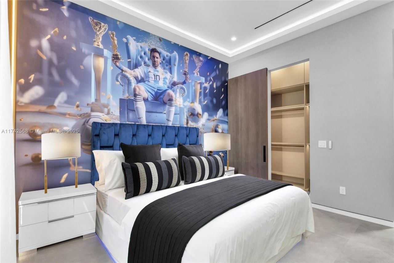 9890 SW 64th St, Miami, FL 33173 Photo