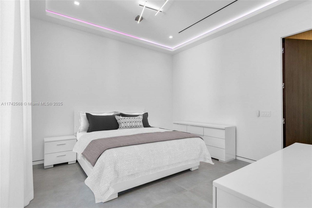 9890 SW 64th St, Miami, FL 33173 Photo