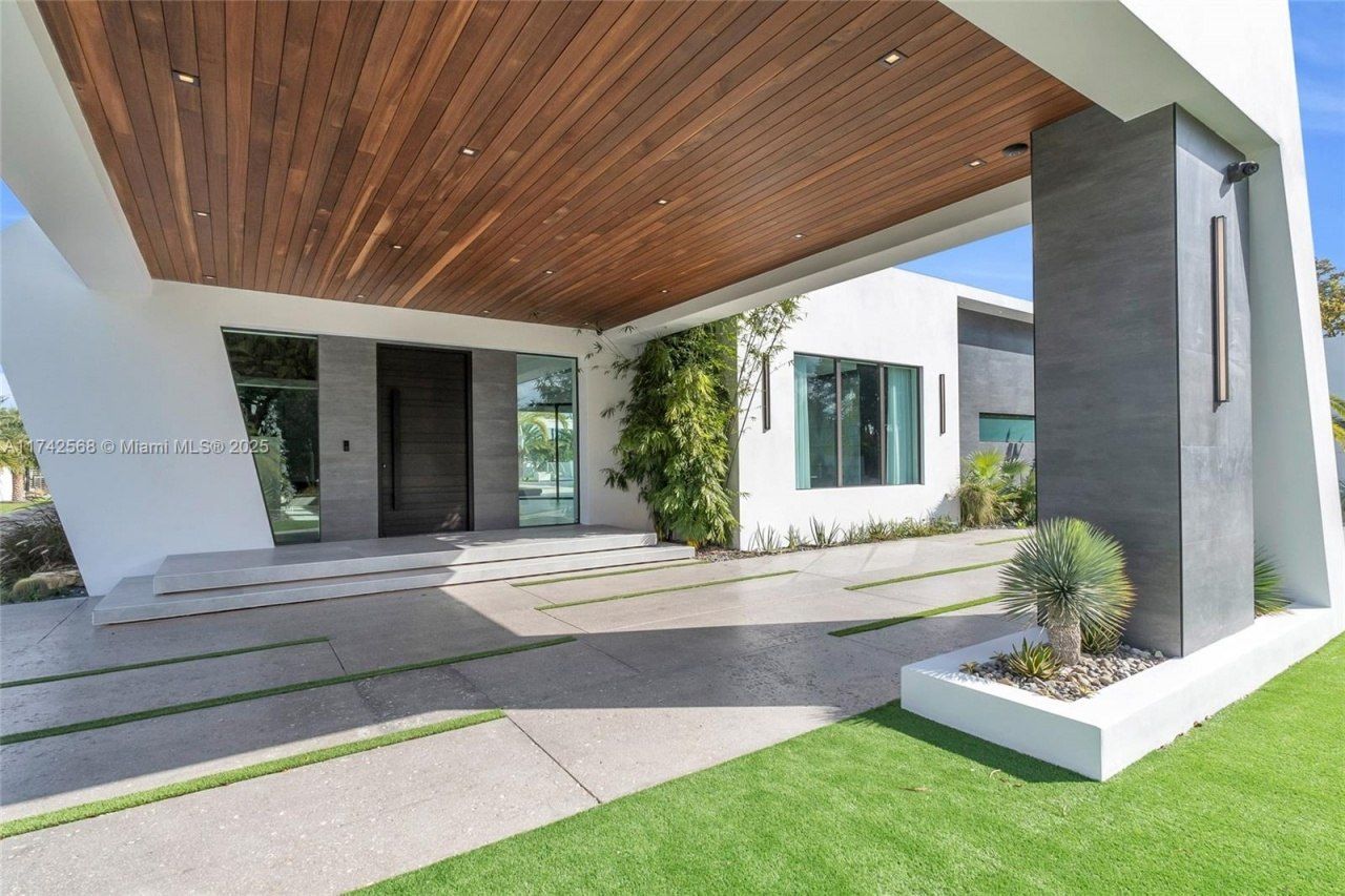 9890 SW 64th St, Miami, FL 33173 Photo